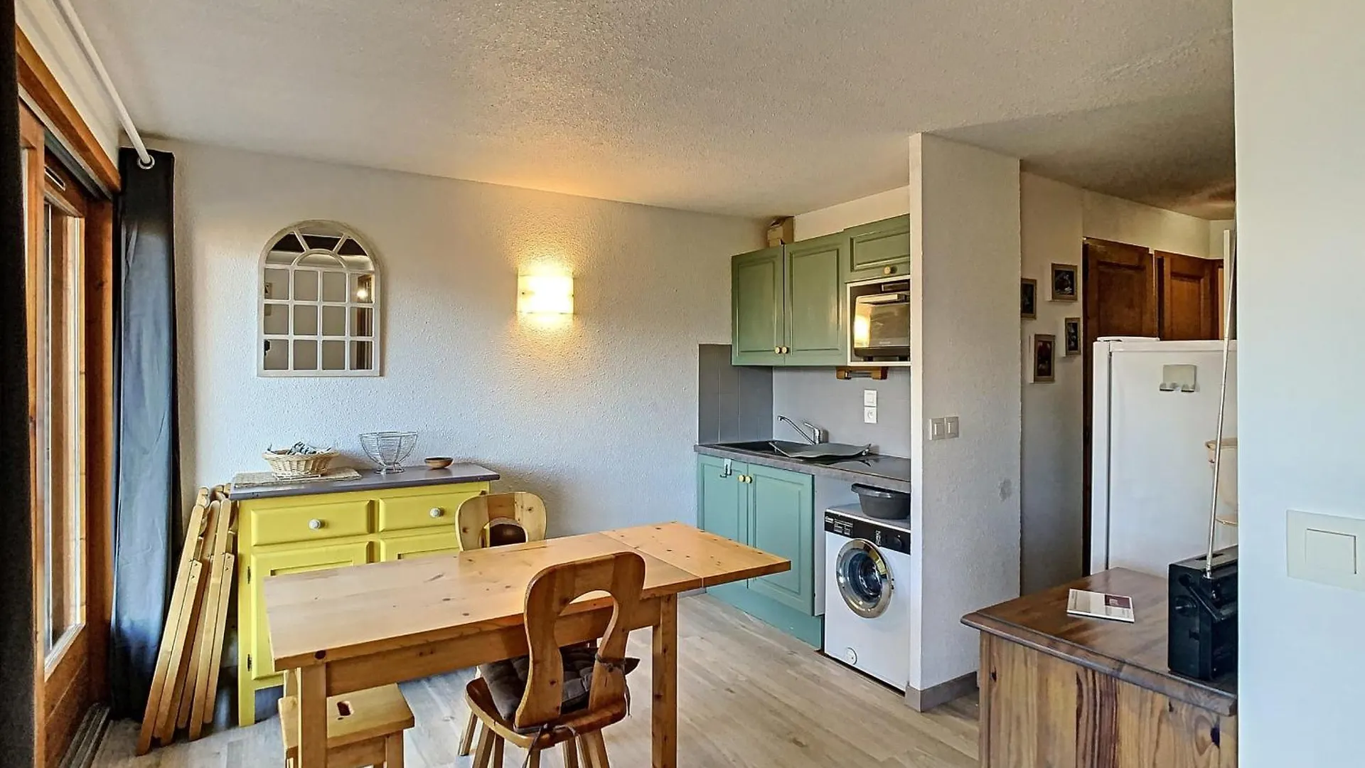 Charmant 2 Pieces + Coin Cabine, Proche Centre Combloux, Rdj, Terrasse, Parking Et Casier A Skis - Fr-1-560-69 0*, Combloux France